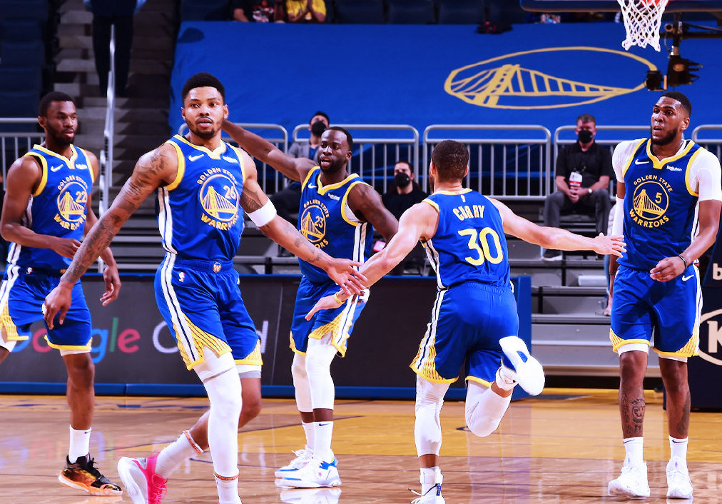 猛龙横扫雷霆，库里带队取胜