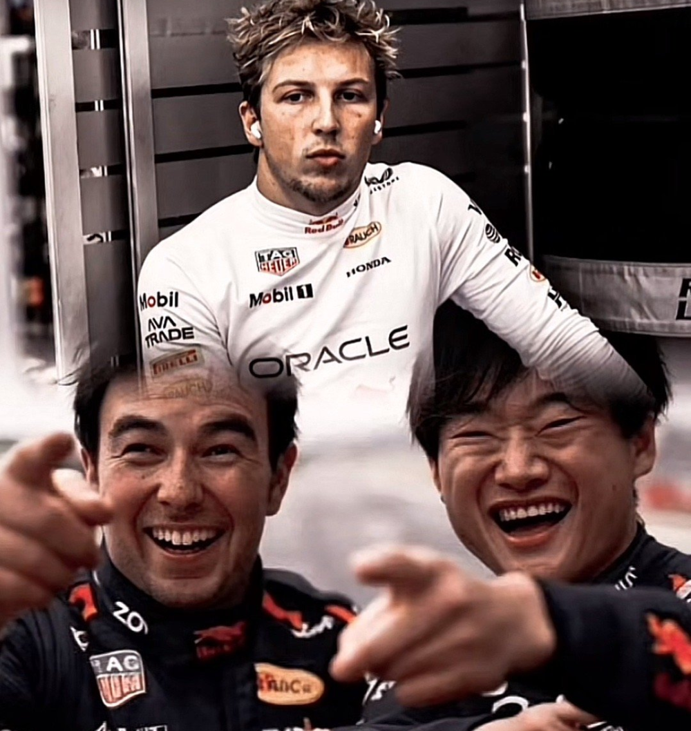 红牛车队绝杀索伯车队，拉塞尔点燃赛场