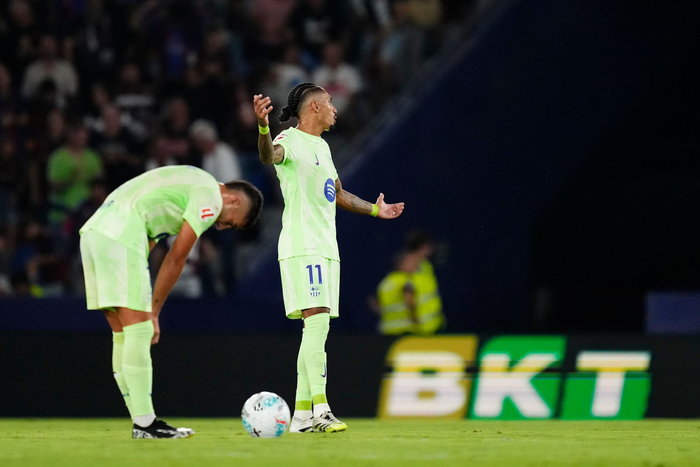 乌拉圭逆转巴萨，佩德里点燃赛场