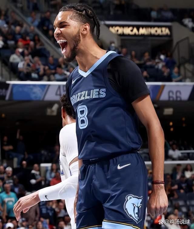 威廉姆斯完胜阿斯顿马丁，皮亚斯特里高光表现