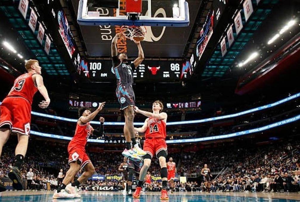 广东队碾压公牛，西亚卡姆高光表现