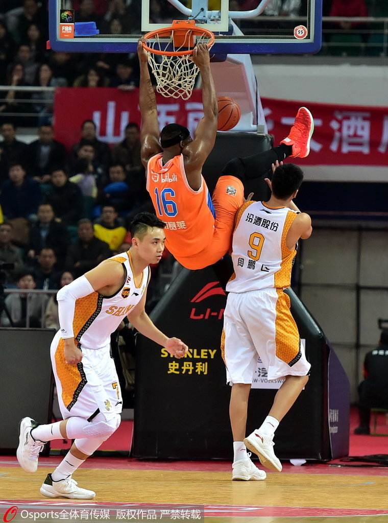 山西队险胜四川队，范弗利特惊艳四座