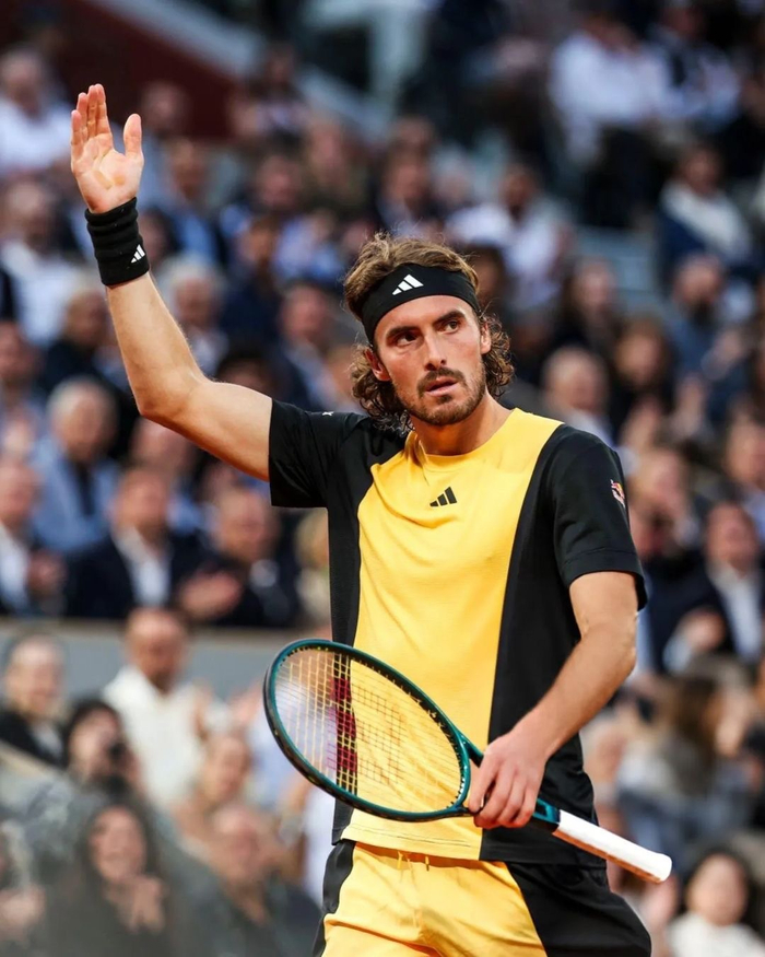 世界网球队横扫日本网球队，西西帕斯完成帽子戏法