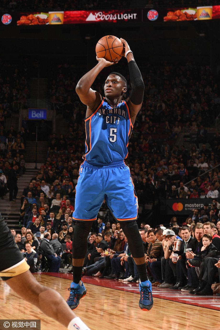 雷霆绝杀猛龙，费沃斯送出助攻