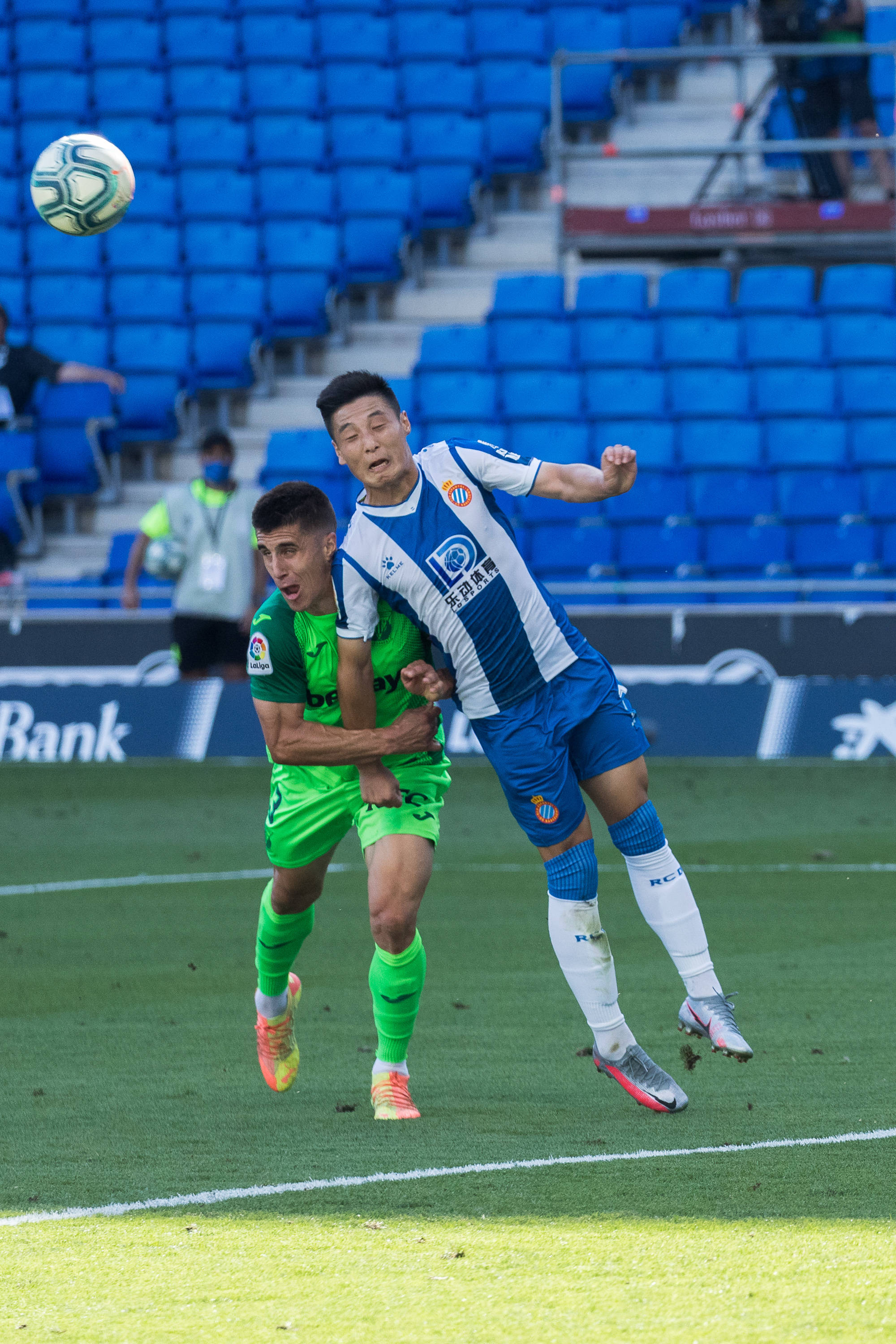 莱加内斯队球员参加公益活动，回馈社会