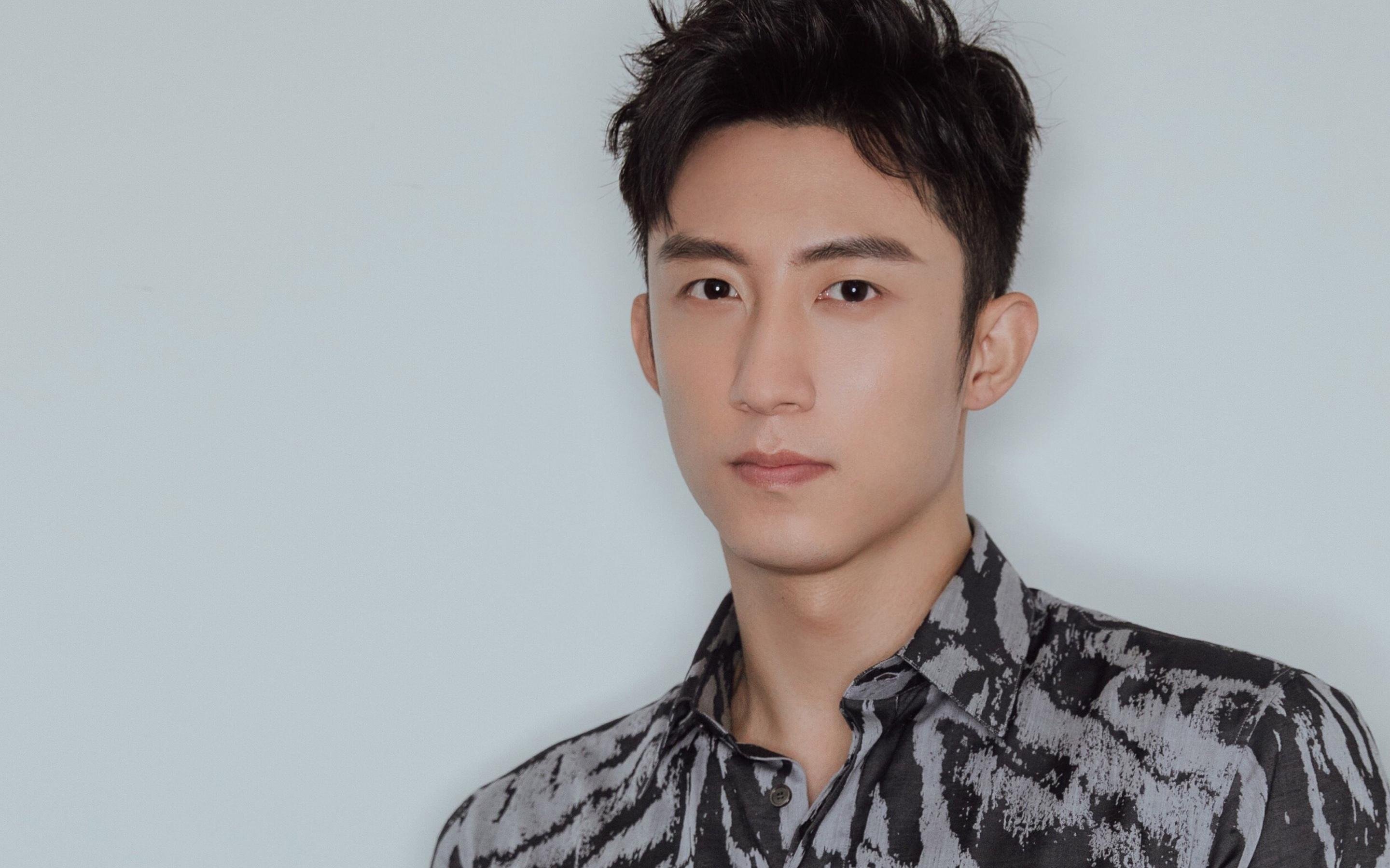 暗夜霓虹与引擎咆哮,英格拉姆在F1街道赛焦点战中证明自己的时刻