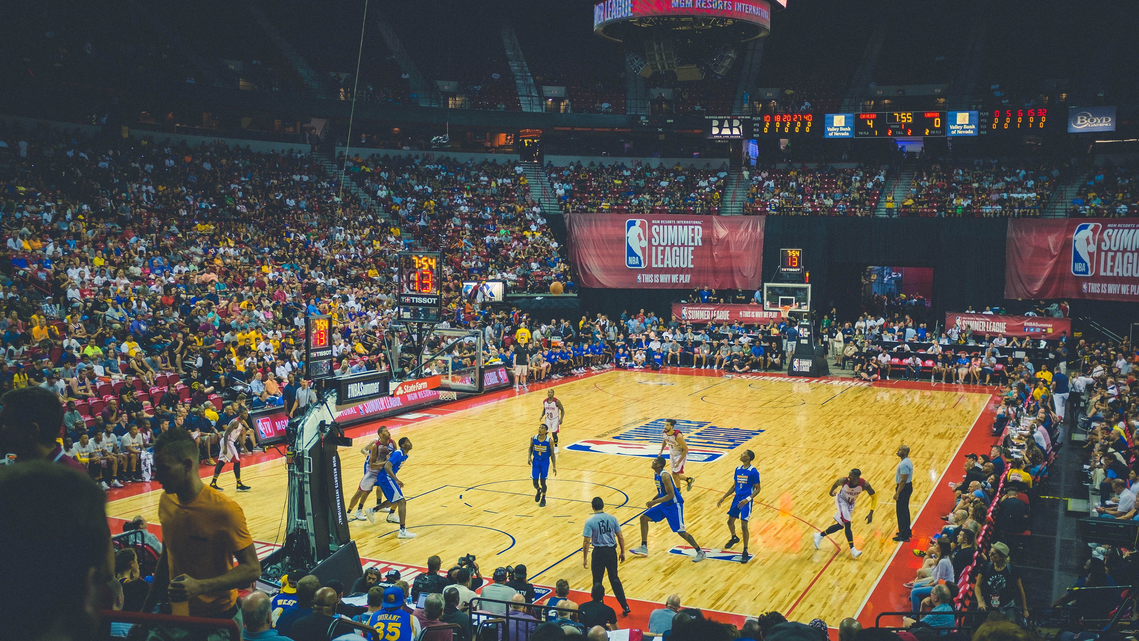 篮网轻取火箭，浓眉哥状态火热，一场攻防艺术的完美展示