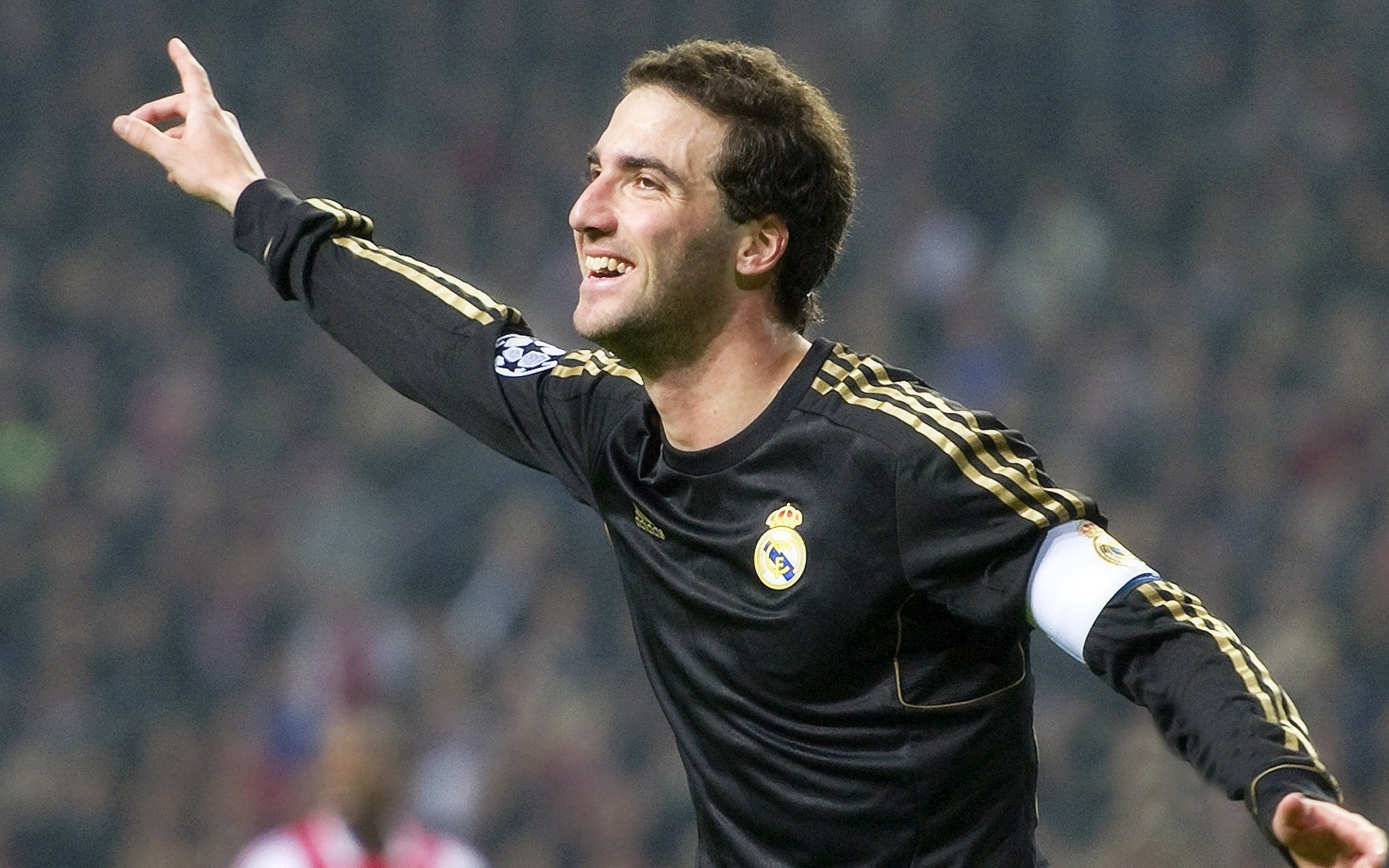 熊猫直播APP-决胜时刻的雄鹰之舞，西亚卡姆教科书级表现引领胜利